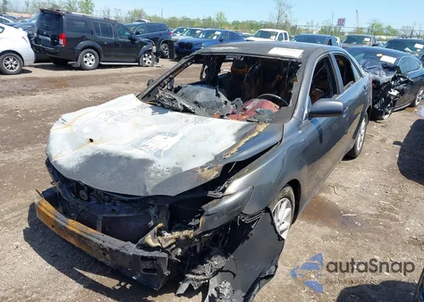 2010 Toyota Camry Xle z USA, uszkodzony, nr VIN 4T4BF3EK7AR037710